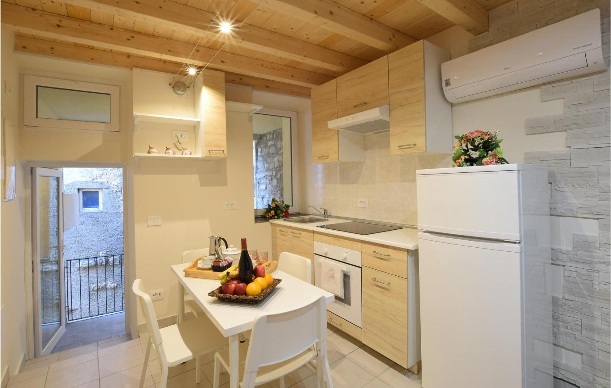 Stunning Apartment In Monte Isola With Kitchen Kültér fotó